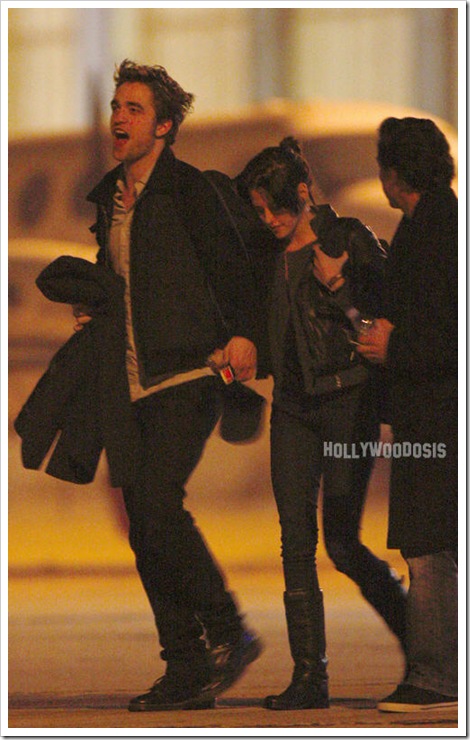  Fotos de Robert Pattinson y Kristen Stewart tomados de la mano en Paris