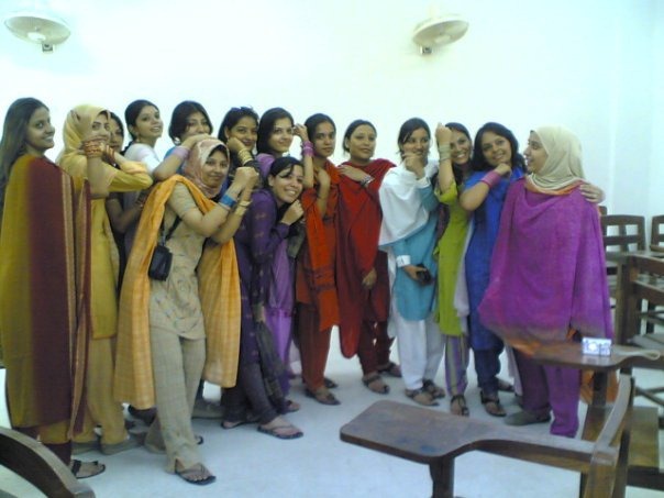 [desi girls . college girls . student. desi bachiya. school girls. pakistani bachiya, pakistani girls, indian girls . hot desi girls (31)[2].jpg]