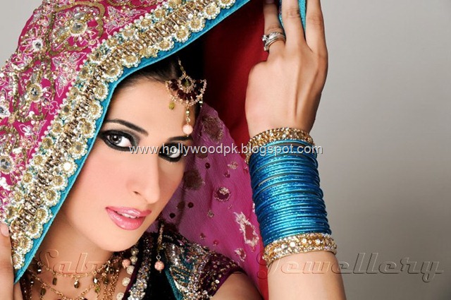 [pakistani bridial dresses lehnga choli poshak. mehendi design . pakistani gewellery. indian bride (13)[2].jpg]