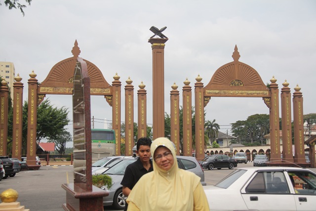 [Ke Pasar Siti Khadijah 25.11.2010 011[2].jpg]