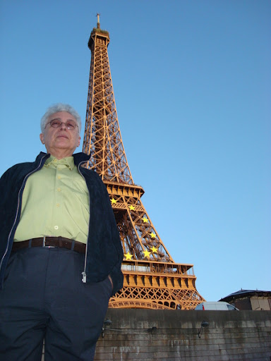 http://lh6.ggpht.com/_yX0DX4BfJ18/SrZyC6K0jYI/AAAAAAAAAl4/g2ZX8VdzsFE/s512/paris080003.jpg