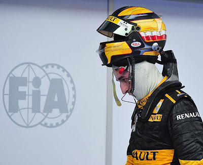 Роберт Кубица и его шлем Renault