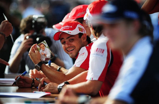 Фелипе Масса на автограф-сессии Гран-при Венгрии 2010