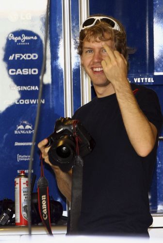 vettel_f_u_abu10.jpg