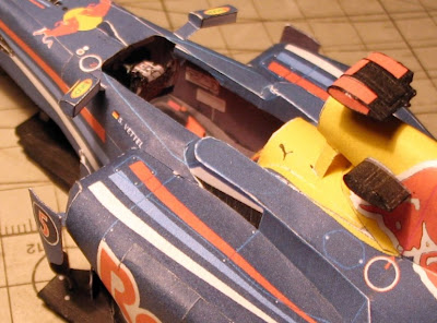 болид Red Bull RB6 из бумаги изнутри