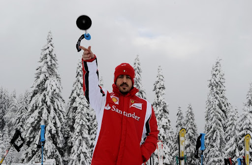 alonso_ski_pole_wrooom_2011.jpg