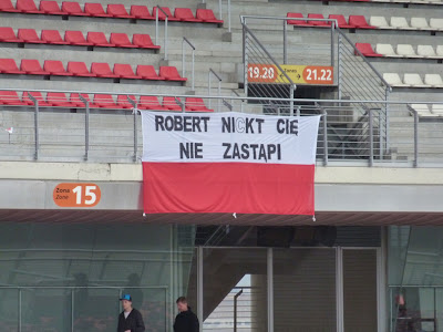 болельщики Роберт Кубицы на тестах в Барселоне в марте 2011