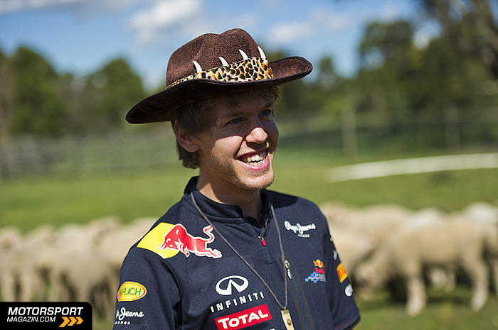Себастьян Феттель в ковбойской шляпе на ферме на Гран-при Австралии 2011