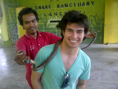 Серхио Перес со змеей на шее Snake Sanctuary 31 марта 2011 via @JaumeSallares