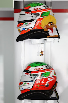 шлем с талисманами Серхио Переса на Гран-при Китая 2011