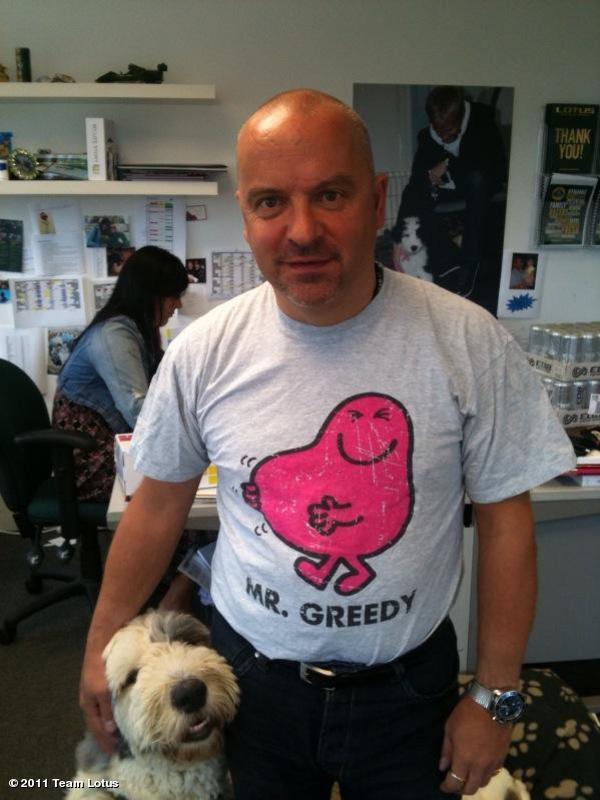 Майк Гаскойн в футболке Mr. Greedy