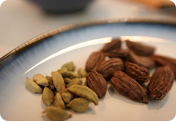 800px-Black_and_green_cardamom