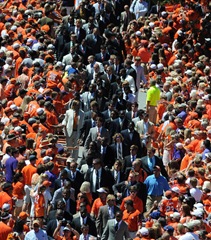 [tailgate players walk 2[4].jpg]