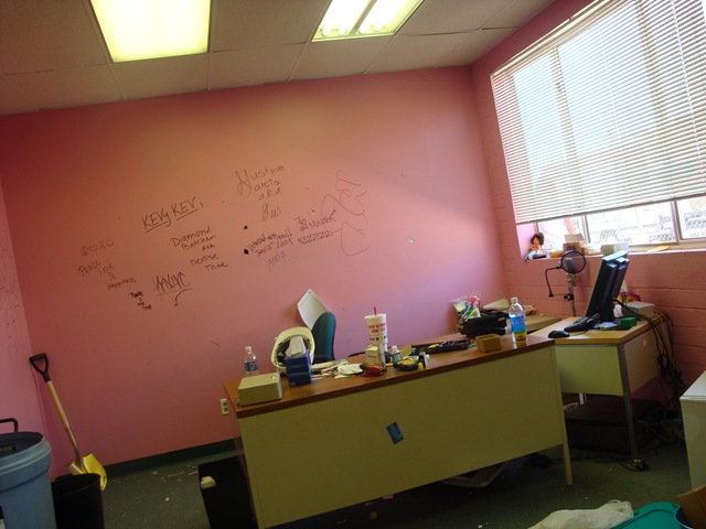 [building closing 002[3].jpg]