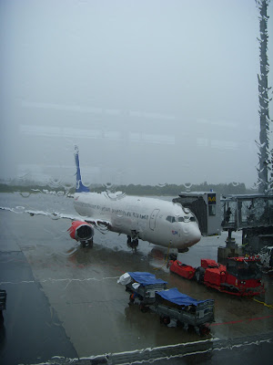 雨のオスロ空港