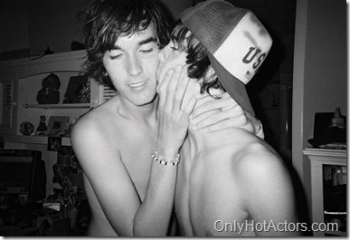 zac-efron-gay-kiss