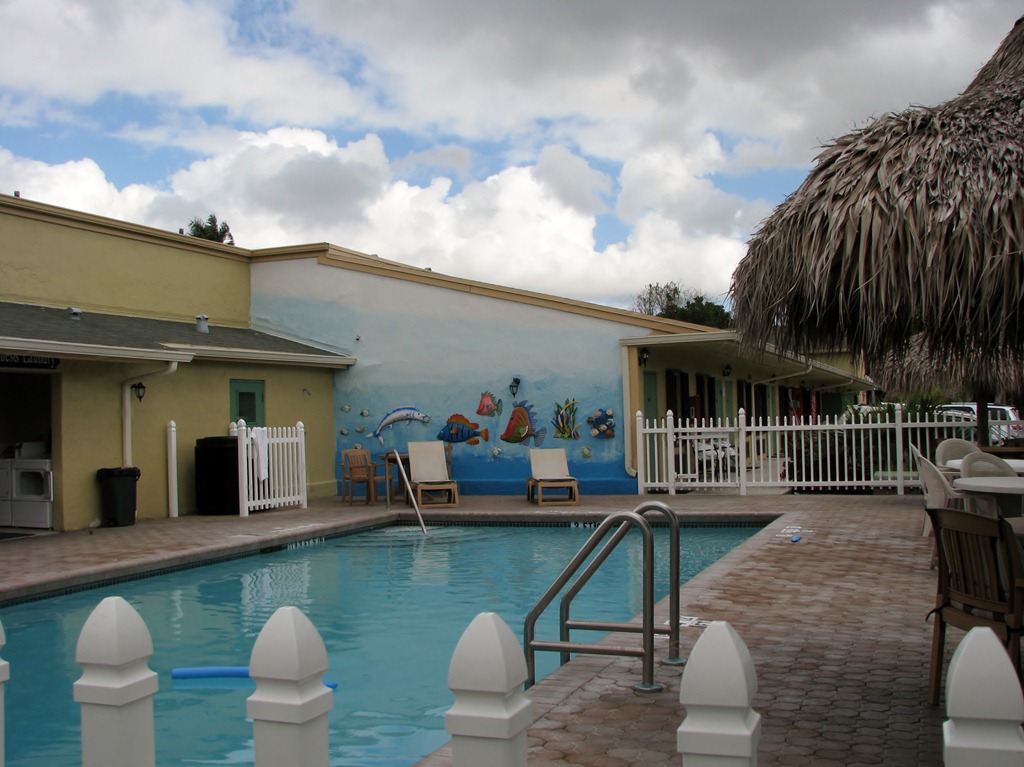 [7505 Travelodge hotel Florida City, FL - pool[3].jpg]