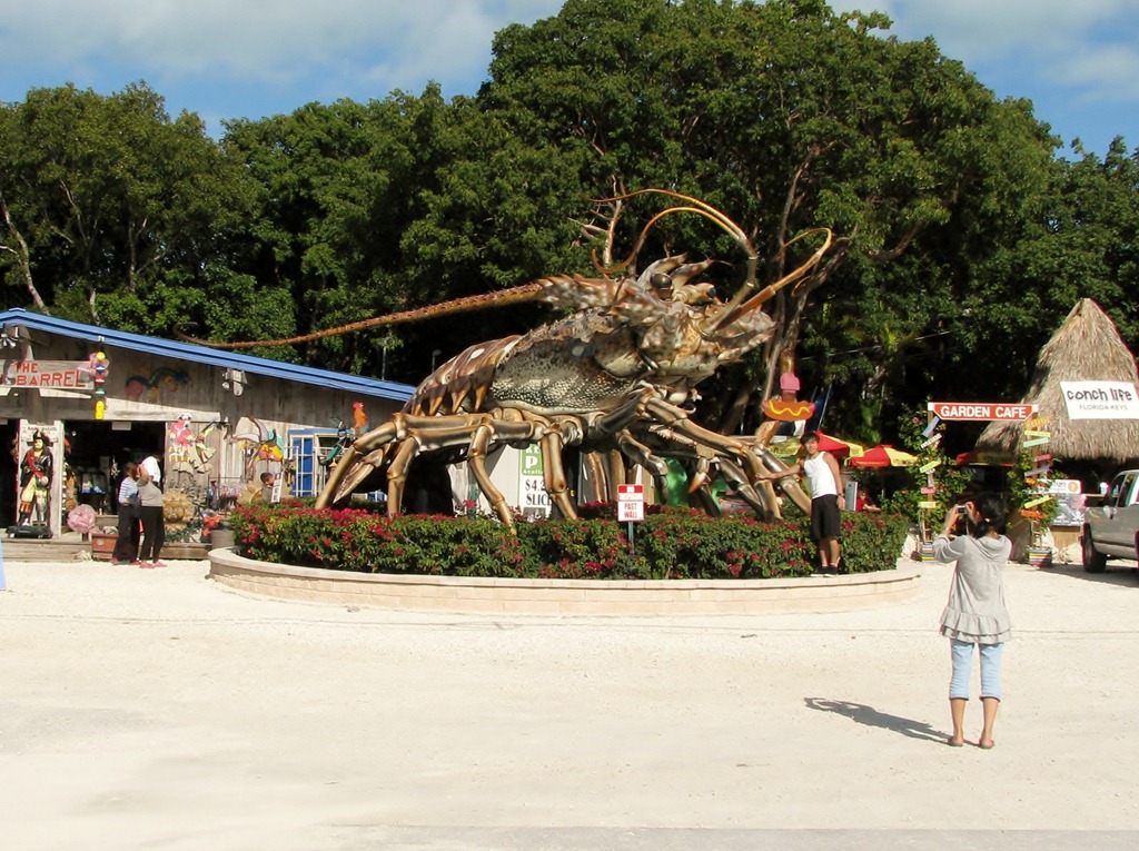 [7114 U.S 1 The Overseas Highway FL - Spinny Lobster statue[7].jpg]