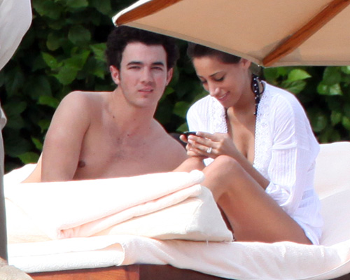 Kevin Jonas y su esposa en un hotel de Mexico