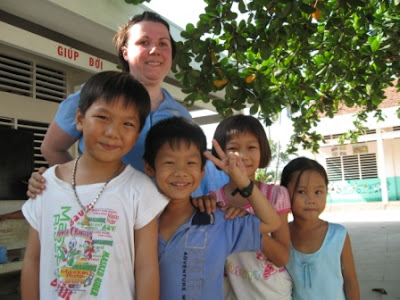 Kattina Rabdau in Vietnam with school kids Kattina Rabdau in Vietnam with school kids