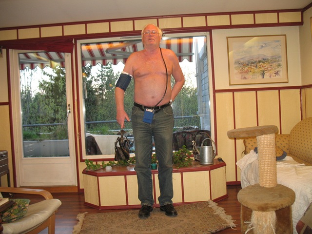 [Papa with Bloodpressure equip 1[3].jpg]