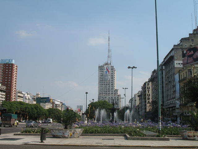 [Buenos Aires - 9 juligaten med fontene[3].jpg]
