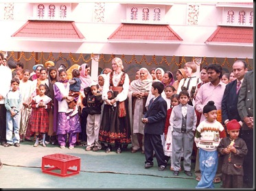 Bryllup Ludhiana temple - and the speaker is