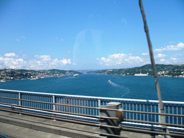 [From Asia to Europe - Bosporus[3].jpg]