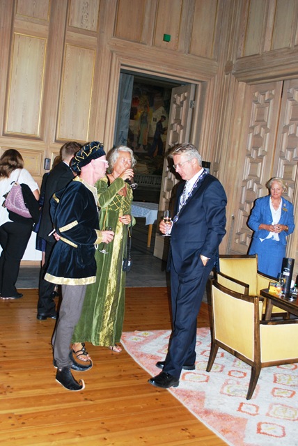 [OsloBG - the grand opening - Mayor of Oslo grets the Swedes Welcome[6].jpg]