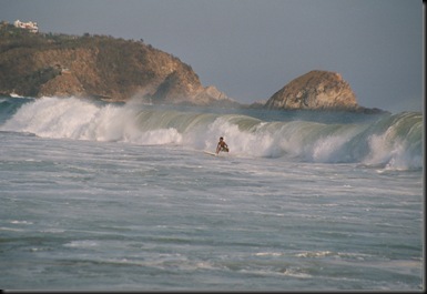 Zipolite - surfing