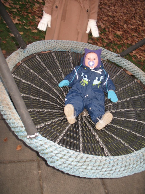 [M L loves this swing[7].jpg]
