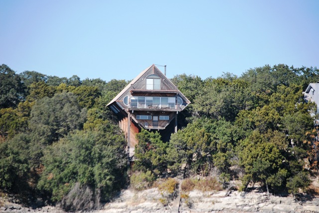 [Lake Trvis - Diamond shaped house[3].jpg]