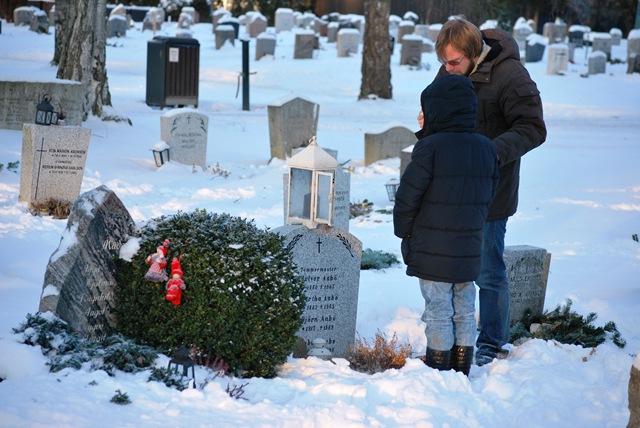 [At the Graveyard - Seb and Niklas in Grief[3].jpg]