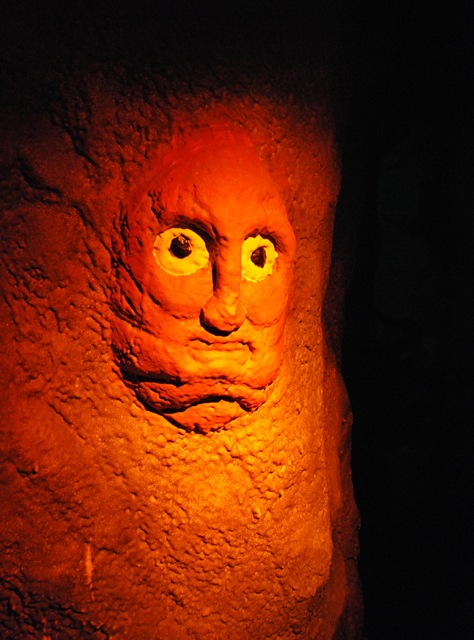 [Kontiki Museum - Easter Island Cave mask[5].jpg]