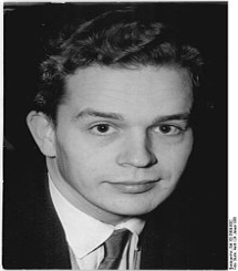 220px-Bundesarchiv_Bild_183-35699-0002,_Peter_Hacks 220px-Bundesarchiv_Bild_183-35699-0002,_Peter_Hacks
