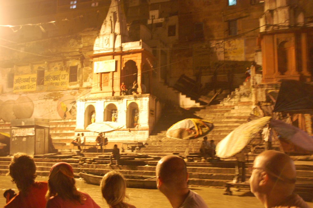 [India 2010 -Varanasi  ,  paseo  nocturno  - 20 de septiembre   44[3].jpg]