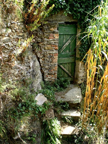 [1539788-Secret-Garden-Door-0[5].jpg]