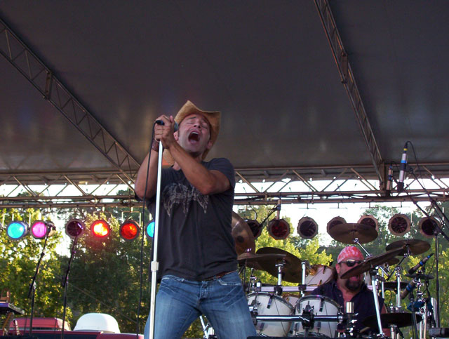 Parkersburg w Lee Greenwood 06