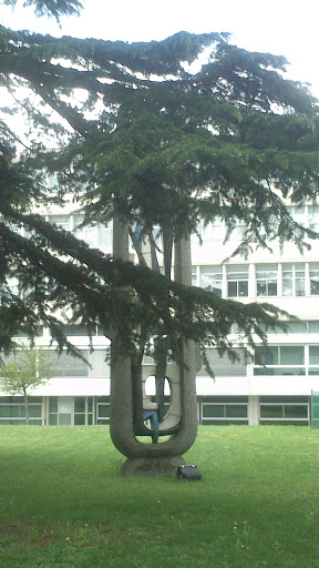 Statue du lycée Louise michel