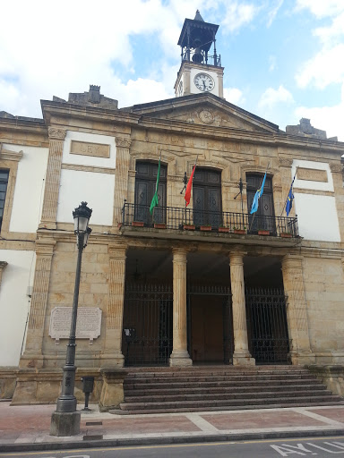 Casa Consistorial Cangas De Onis Siglo XVIII