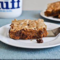 Chewy Chocolate Chunk Marshmallow Cookie Bars