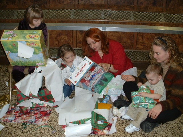 [Christmas 2002 050[2].jpg]