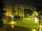 Eines der CERN-Hostels bei Nacht