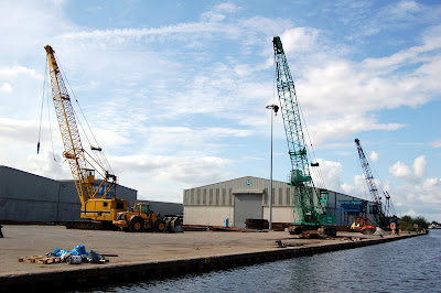 Dockside cranes