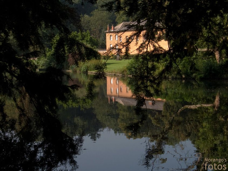 Château de Lombise vu de la rue Philogone Daras - Lombise - Hainaut - Belgique - Anne-Sarine Limpens 2008