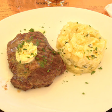 Entrecôte grillée, Beurre Maître d'hôtel, Pomme de terre basilic. 