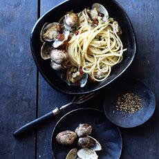 Linguine with Clams in Pepper Broth