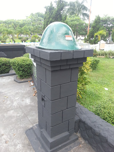 Monumen Helm Pahlawan