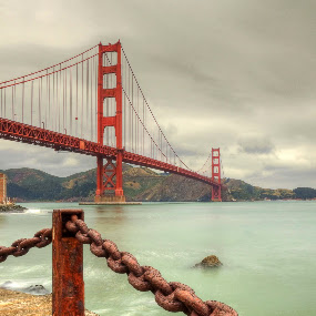 golden gate,rusty chain.jpg