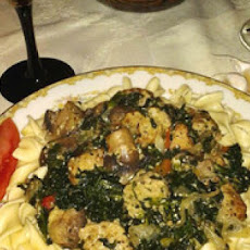 Spinach-Mushroom Pasta & Meatballs in Garlic-Wine Sauce